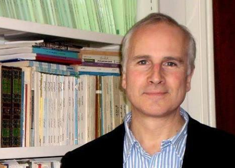 Charles Tripp, pisporê diyar û naskirî yê siyaseta Rojhilata Navîn ji bo Gulanê: Bîranîna Enfal û Helebceyê, cure û şêwazê nêrîna kûr a Kurdistaniyan li hemberî desthilata navendî li Bexdayê ji nû ve dariştiye