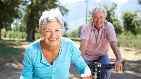 لهذا السبب.. عمر الرجال أقصر من النساء!