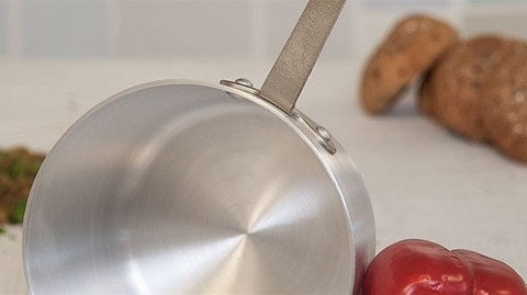 توقفوا فوراً عن استخدام أواني الألمنيوم بعد قراءة هذا الخبر