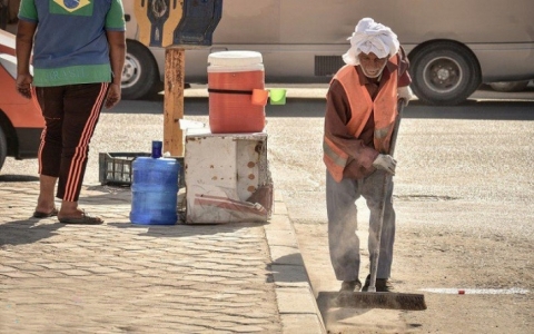 نقابتهم : عمال العراق تحت خط الفقر.. كورونا زاد معاناتهم