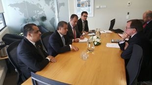 مسؤول العلاقات الخارجية ووزير الخارجية النيوزلندي يبحثان سبل إقامة العلاقات الثنائية