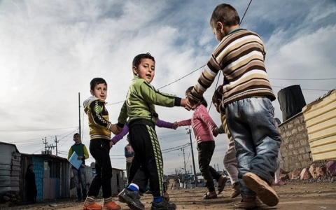 ناشط مدني : لهذا السبب لم يمرر البرلمان قانون حماية الطفل !