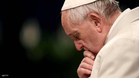 بعد واقعة ضرب يد امرأة.. البابا فرانسيس يعتذر