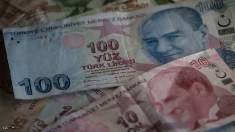 الليرة التركية في انحدار.. ومخاوف بشأن احتياطيات المركزي