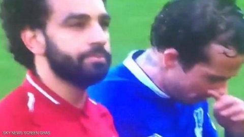 أنصار إيفرتون يسخرون من لاعبهم بعد فعلته مع صلاح