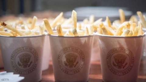 للمراهقين.. مخاطر حقيقية لمشاهدة التلفاز وتناول 