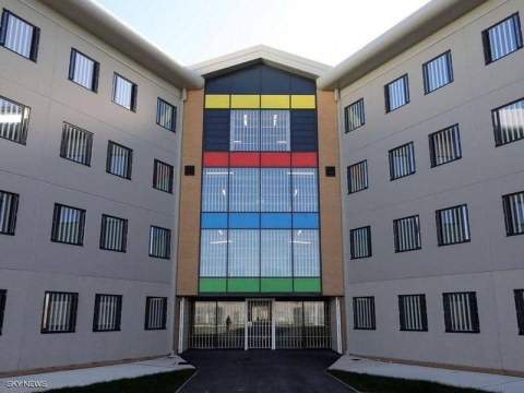 مفاتيح الزنازين بأيدي المساجين في إنجلترا