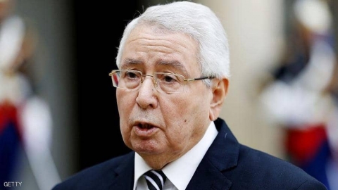 جدل حول رجل المرحلة الانتقالية بالجزائر بسبب 