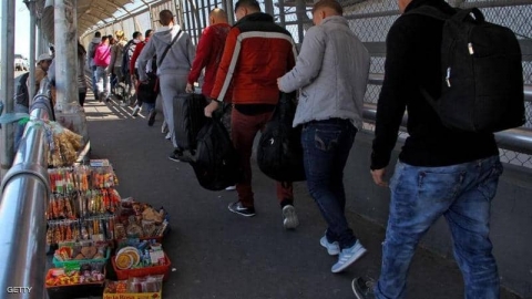 بابا الفاتيكان يتبرع بنصف مليون دولار للمهاجرين