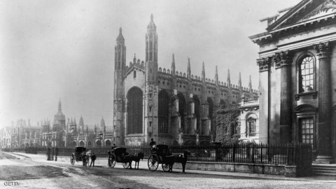 جامعة كمبردج تجري 