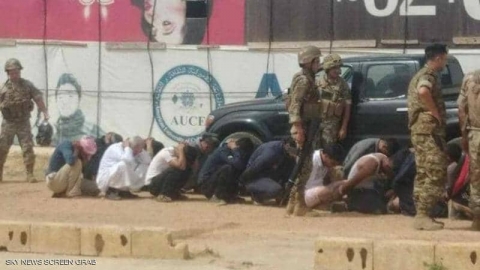 اعتقالات وتهديد بحرق مخيم للاجئين السوريين