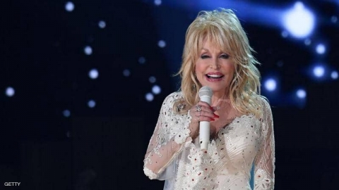 المغنية دولي بارتون.. 