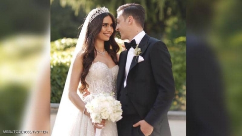 أمينة أوزيل.. تاريخ 