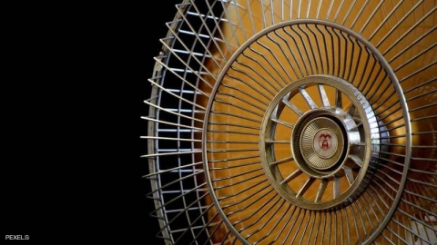 النوم أمام المروحة.. المشكلة الحقيقية و