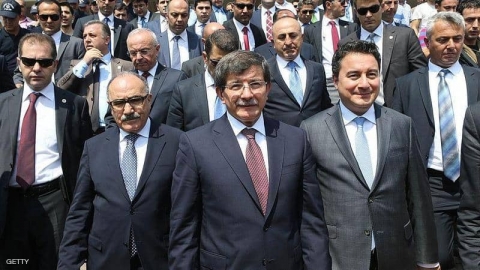 وسط الاستقالات 