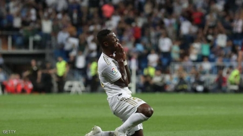 نجم ريال مدريد ينفجر بالبكاء بعد هدفه.. و