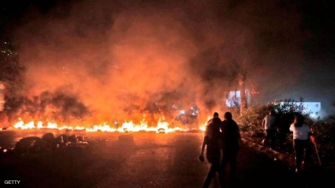 تصاعد المواجهات في لبنان.. قتيلان وعشرات الجرحى وكر وفر