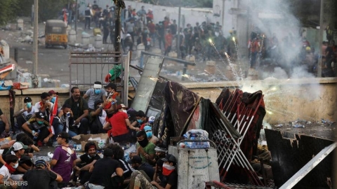  آلاف العراقيين يواصلون الاحتجاجات رغم الحملات الأمنية