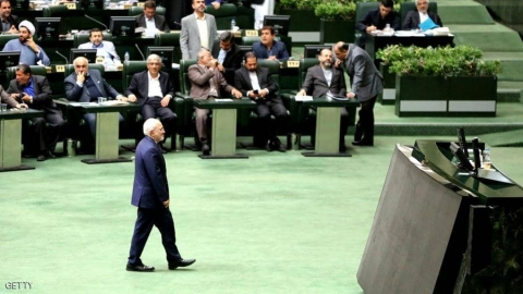 ظريف يعترف: غسيل الأموال متفش بإيران.. والدليل سلطان العملات