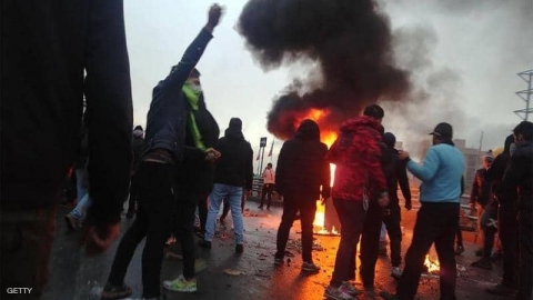 208 قتلى باحتجاجات إيران.. وتهديدات لعائلات الضحايا