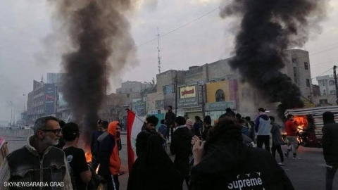 محتجون يغلقون ساحة الطيران ببغداد..ومدن الجنوب تستعد للتصعيد