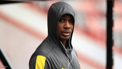 بسبب كورونا.. مانشستر يونايتد يعزل نجمه ويتخذ إجراءات غريبة