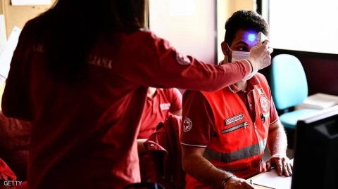 عالم إيطالي مخضرم: كورونا يتراجع.. ونواجه 