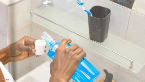 دراسة تكشف تأثيرا مذهلا لغسول الفم: يقتل كورونا في 30 ثانية