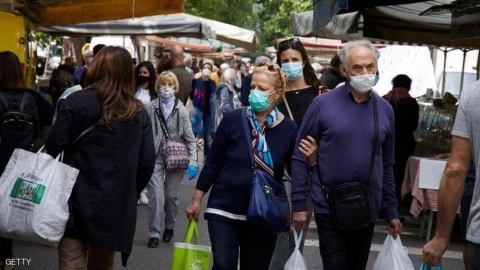  إيطاليا تقدم على 