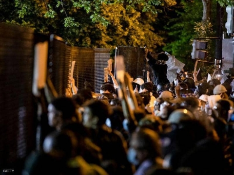 إطلاق نار على شرطي بنيويورك.. والمحتجون يعودون للبيت الأبيض