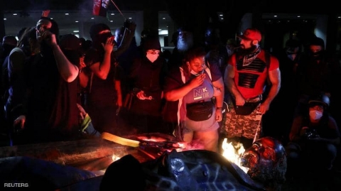 تحطيم تمثال آخر في واشنطن.. وترامب 