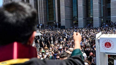 آلاف المحامين الأتراك يحتجون على 