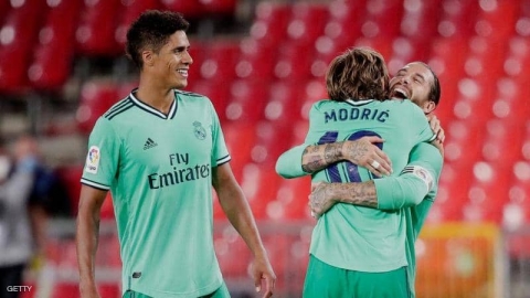 ريال مدريد ينجو من فخ غرناطة.. ويلامس لقب الليغا