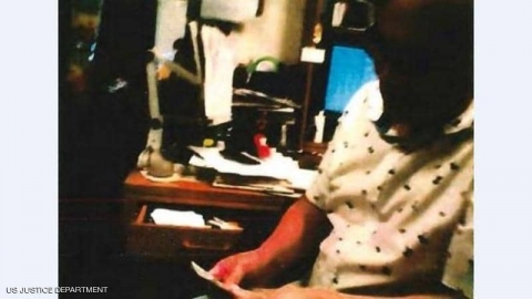 50 ألف دولار فضحته.. اتهام عضو 