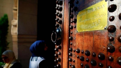 ماكرون يطرح خطة عمل تستهدف التطرف الديني