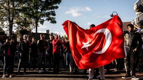 بيان المثقفين والأكاديميين: 