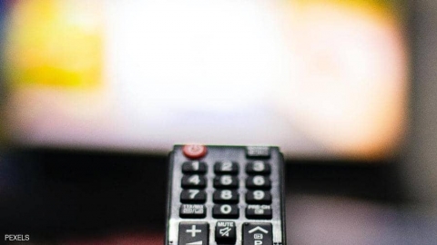 هل تغلق التلفزيون ثم تنام؟ هذا ما تفعله بنا العادة الكارثية