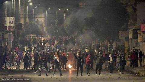 تفجر احتجاجات جديدة في تونس بعد وفاة أحد المتظاهرين