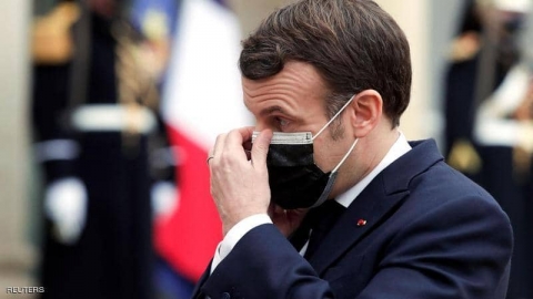 ماكرون يقدم نفسه كـ