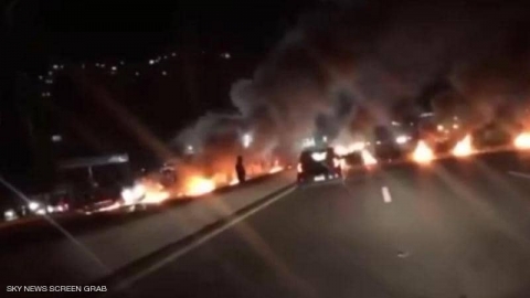 احتجاجات في عدة مدن لبنانية إثر هبوط جديد لليرة