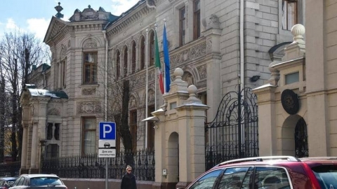 تفاصيل مثيرة.. ماذا سلّم القبطان الإيطالي للدبلوماسي الروسي؟