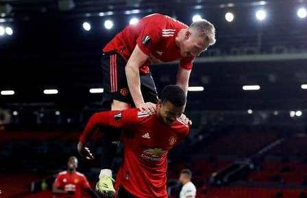 الشياطين الحمر تفترس روما وتضع أقدامها في نهائي يوروبا ليغ