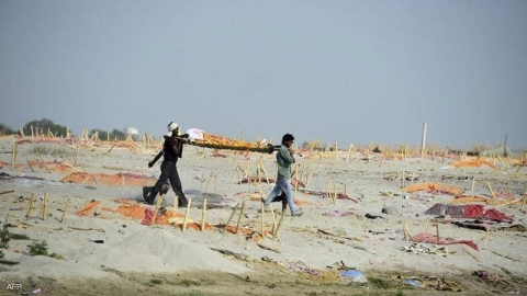 أول اعتراف رسمي.. جثث ضحايا كورونا في الأنهار بالهند