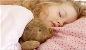 كيف تتصرفين إذا كان طفلك يبلل فراشه