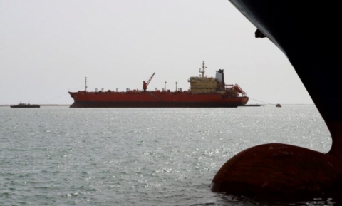 مصدر: ميليشيات تقف خلف عملية «قرصنة السفينة» .. لتحصيل الإتاوات