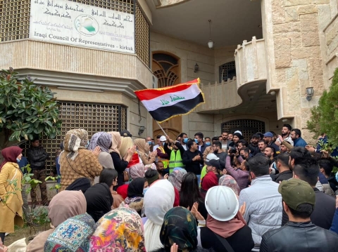 متظاهرون يقتحمون مكتب البرلمان العراقي في كركوك