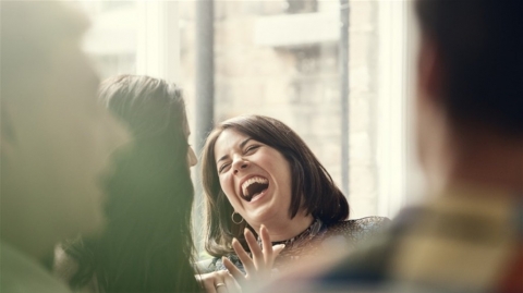 فوائد صحية مذهلة للضحك... هذا ما يفعله في جسم الانسان