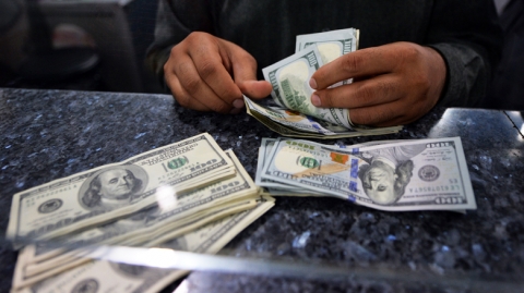 الدولار يرتفع مجدداً والذهب يواصل الانخفاض في كوردستان