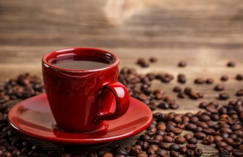 هل يساعد الكافيين بالفعل في تخفيف الصداع؟