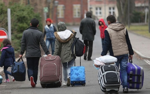 وزيرة الهجرة : نرفض الاعادة القسرية للعراقيين في الخارج